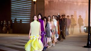Dior Cruise 2027 la LACMA: Jonathan Anderson aduce Hollywoodul anilor '40 pe Podiumul Los Angelesului contemporan