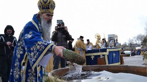 Cum se opun vaccinului unii lideri religioși din România și Balcani: Împărtășania e mai bună decât vaccinul / Musulmanii vor să știe dacă în vaccin există elemente de origine porcină / Catolicii din Croația fac legături cu avortul