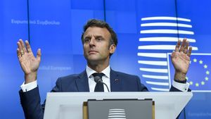 Macron: Atacul rusesc cu rachete asupra centrului comercial din Kremenciuk este o „abominație”. Poporul rus trebuie să „vadă adevărul”