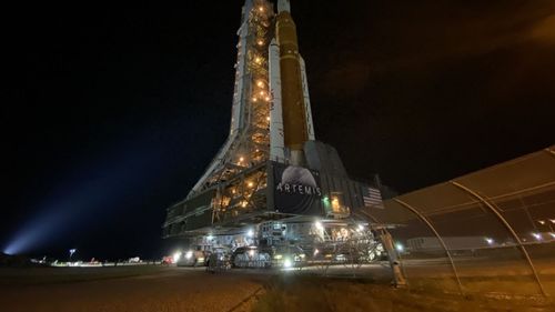 Artemis, megaracheta NASA cu o înălțime de aproape 100 de metri, este pregătită pentru lansarea spre Lună, peste 12 zile