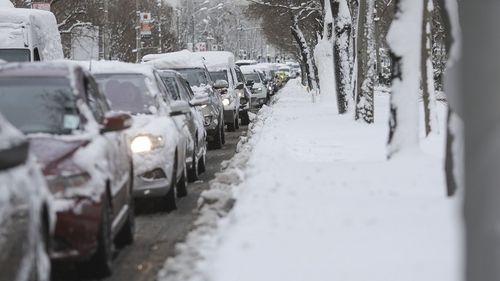 Codul Rutier 2026: Ce amezi riscă șoferii care nu își curăță zăpada de pe mașină