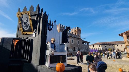 FOTO VIDEO Italienii ”îl fură” pe Dracula: povești de Halloween cu prinți, dragoni și Nosferatu / Napolitanii se mândresc că aici e îngropat contele din Transilvania / La radio, Vlad Țepeș intră în direct: ”Vă invit la masă, avem paste...”