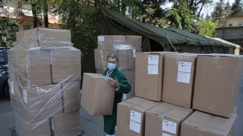 EXCLUSIV Firma Best Achiziții, abonată la contracte publice, a vândut statului român echipamente medicale de protecție de 45 de milioane de lei în criza coronavirusului. Materialele, produse de o fabrică de pantofi și textile din Turcia