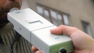 Bărbat prins în flagrant în Brașov: a încercat să dea mită polițiștilor 1.000 de euro / Avea o alcoolemie de 0,75 mg/l