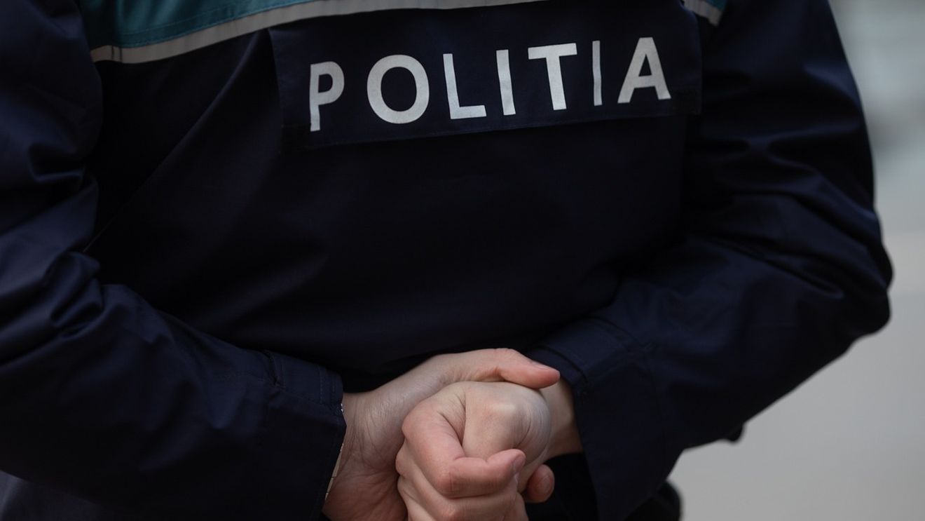 Polițiști ieșeni, reţinuţi pentru că au luat mită de la şoferi / Cereau bani pentru a nu da amenzi