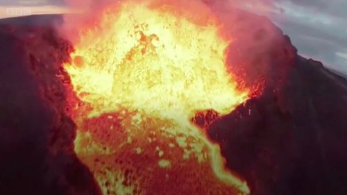 VIDEO Drona unui youtuber care filma erupția vulcanului Fagradalsfjall s-a prăbușit când a ajuns deasupra craterului vulcanic