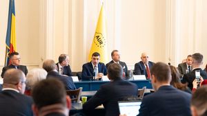 Dungaciu spune că AUR n-are încă o propunere de premier: „Suntem în discuții” / Afirmă că nu vor susține nicio variantă de guvernare care nu include AUR și că tot AUR trebuie să dea și premierul