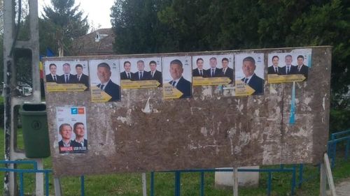BEJ Alba a dispus înlăturarea unor afișe ale PNL, PSD și ALDE, la solicitarea USR. Lipitorii de afișe, reclamați și la poliție