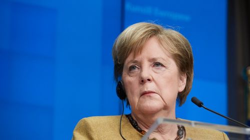 Cancelarul german Angela Merkel i-a cerut lui Vladimir Putin să reducă trupele ruse de la granița cu Ucraina