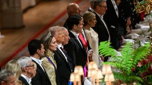Regele Charles şi Donald Trump s-au lăudat reciproc şi au subliniat relaţia specială în discursurile lor de la banchet. Suveranul britanic a vorbit despre necesitatea de a sprijini Ucraina. Melania Trump, lăudată pentru alegerea vestimentară