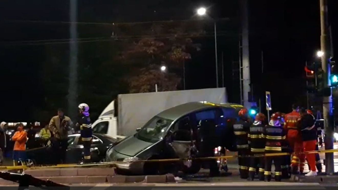 VIDEO Accident cu patru autoturisme implicate pe bulevardul Iuliu Maniu din Capitală / O persoană rănită a fost transportată la spital / Circulația în zonă este îngreunată