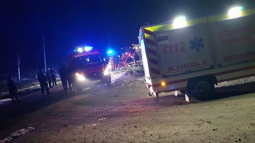 A fost actviat Planul Roșu de Intervenție, în județul Sibiu, în urma unui accident rutier în care este implicat un microbuz