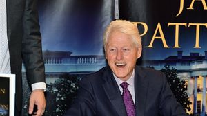 Bill Clinton, testat pozitiv pentru Covid-19, anunţă că are simptome uşoare / Fostul preşedinte american face apel la vaccinare