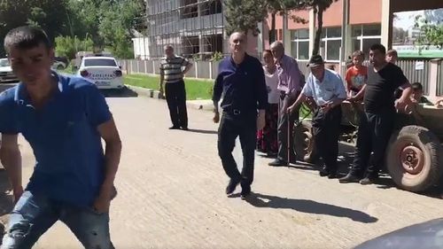 Cum a ajuns un primar giurgiuvean să acuze de abuz un observator care fusese lovit în fața secției de vot