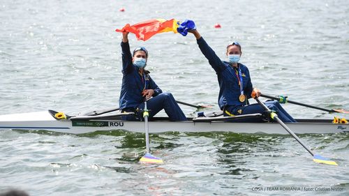 Șapte canotori medaliați la Tokyo, antrenorii lor și Elisabeta Lipă au primit titlul de Cetățean de Onoare al județului Suceava