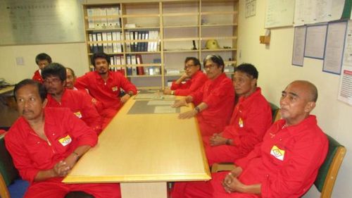 FOTO Doi navigatori români au salvat, în Ajunul Crăciunului, un echipaj chinez naufragiat în urma ciclonului Krovanh