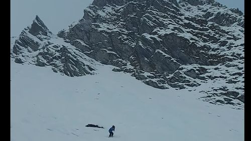 VIDEO Au apărut primii schiori în zona Bâlea Lac / Șeful Salvamont Sibiu: Trebuie să aibă un echipament special de salvare din avalanșă