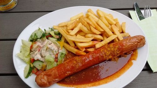 Currywurst, felul de mâncare preferat în Germania vreme de mulți ani, este acum mai puțin popular decât o mâncare vegetariană/ Pe primul loc se află spaghetele bolognese