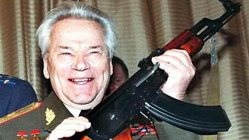 Kalaşnikov100 / Rusia celebrează 100 de ani de la naşterea inventatorului celebrei puşti de asalt