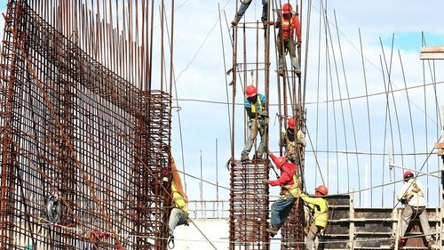 Marea Britanie alocă 600 de milioane de lire sterline pentru combaterea crizei de forţă de muncă din construcţii