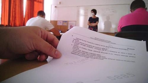 Fraudă la Bacalaureat 2020, sesiunea de toamnă. Mai multe fotografii făcute subiectelor, în timpul examenului, au ajuns pe internet