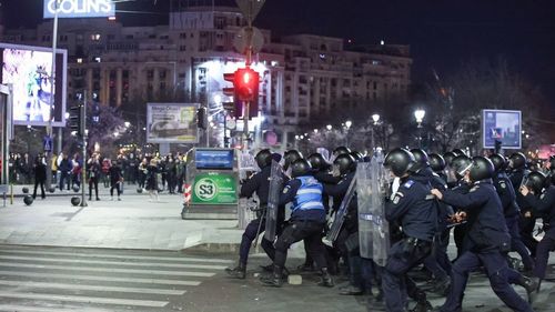 SURSE 14 protestatari care au participat la mitingul de luni din Capitală au fost arestați preventiv pentru 30 de zile, doi minori vor fi în arest la domiciliu