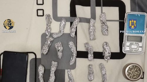 SURSE: Liceeni cu părinți la MAE și DNA, printre suspecții unui grup infracțional organizat axat pe traficul de droguri / Percheziții la o rețea care vindea droguri în liceele din Sectorul 1 / Procurorii DIICOT au descoperit canabis, cocaină, ketamină și Xanax