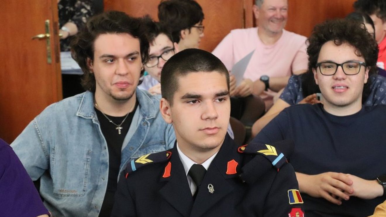 Un elev de la Colegiul Naţional Militar ”Dimitrie Cantemir”, singurul român premiat la faza internaţională a Olimpiadei de Informatică Aplicată/ Ștefan Dediu s-a clasat pe locul al doilea
