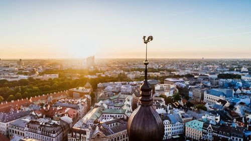 Stare de urgență în Letonia, timp de trei luni, după ce cazurile de COVID-19 au crescut alarmant/ Vaccinarea populației, printre cele mai scăzute niveluri din UE/ Angajații la stat vor fi imunizați obligatoriu până la 15 noiembrie