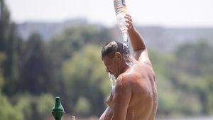 METEO: Valul de caniculă de intensifică. Coduri portocaliu și galben pentru vineri / În judeţele Caraş-Severin, Mehedinţi, Dolj, Olt, Teleorman, Giurgiu, Ilfov şi în municipiul Bucureşti se ajunge la 39 de grade