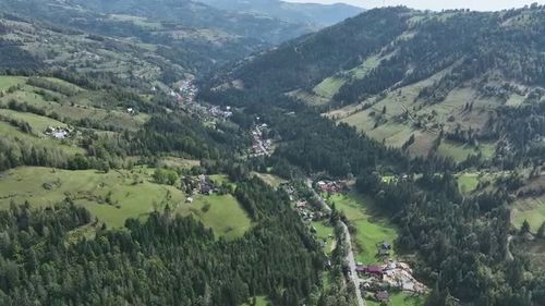 Cum au aflat românii că pământurile pe care le știau de-o viață au fost mutate printr-o semnătură care nu era a lor