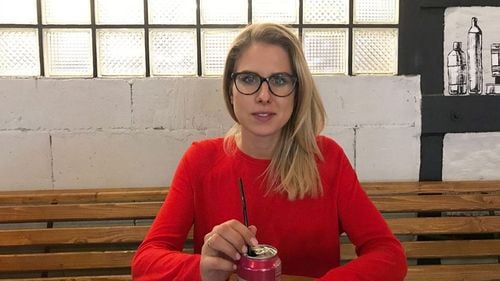 VIDEO Liubov Sobol, jurista organizației conduse de Alexei Navalnîi, a fost reținută lângă casa presupusului asasin al opozantului rus