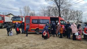 16 microbuze ISU, trimise la Vama Siret pentru a ajuta refugiații / O nouă tabără mobilă este amplasată în Suceava