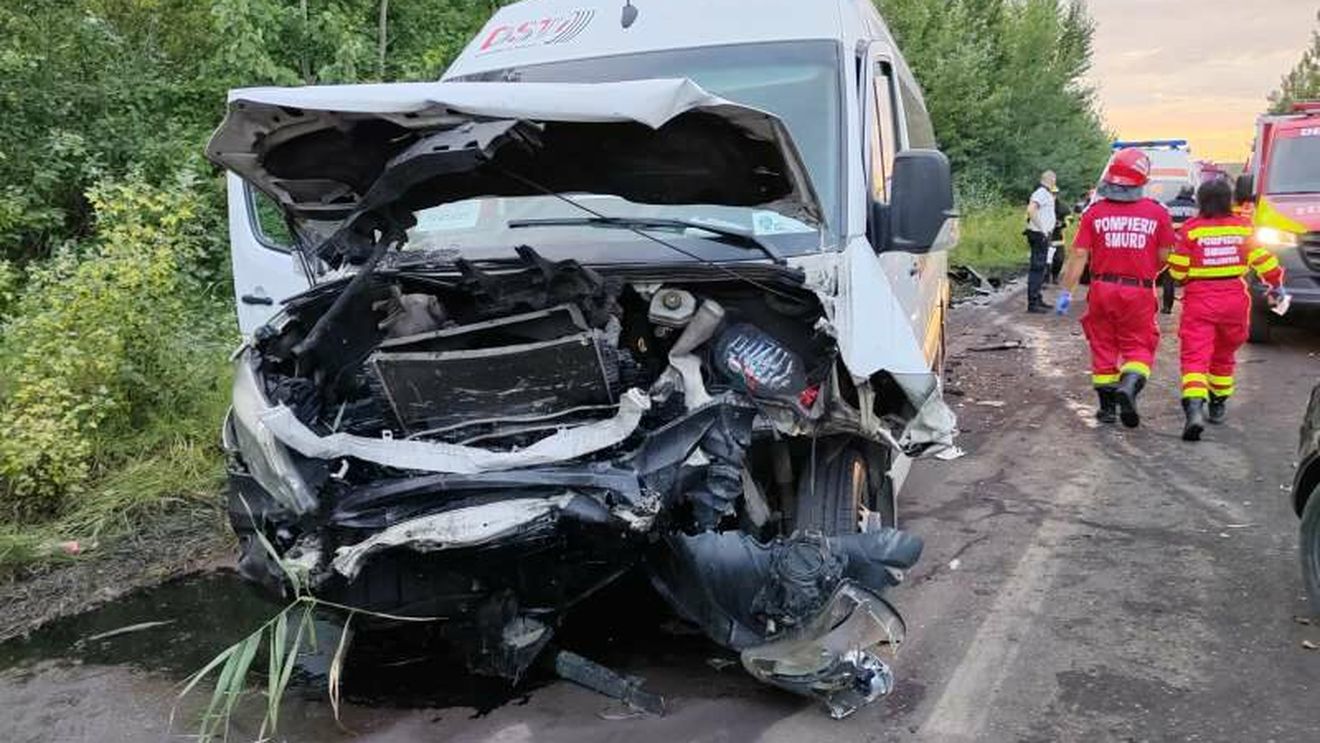 O tânără a decedat şi alte 16 persoane au fost rănite în accidentul care s-a produs, joi seară, pe DJ 101F, la Valea Călugărească