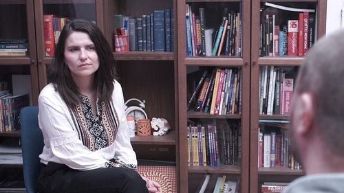 VIDEO INTERVIU Oana Bogdan, arhitectul din PLUS: Românii nu au încredere unii într-alţii şi atunci nu ai cum să trăieşti într-un proiect de co-locuire. Hai să nu mai zic grup, ca să nu dea alte idei/ În vest, oamenii își doresc să fie chiriași, nu mai vor să fie proprietari