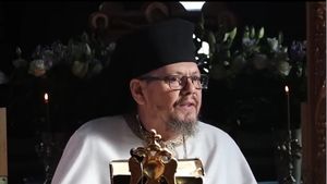VIDEO Starețul Mănăstirii Sădinca din Sibiu, oprit de la slujire de Mitropolia Ardealului, după afirmații controversate / ”Să aveți grijă ce votați și pe cine votați” / Mitropolia: ”Au fost făcute pe fondul stării sale de suferință”