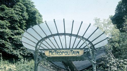 Arhitectul Hector Guimard, creatorul intrărilor Art Nouveau de la metroul parizian, va avea un muzeu dedicat