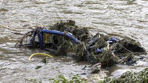Milioane de persoane, îndemnate să evacueze locuințele în sud-vestul Japoniei, în urma unor inundaţii importante şi alunecări de teren. Mai multe persoane sunt date dispărute