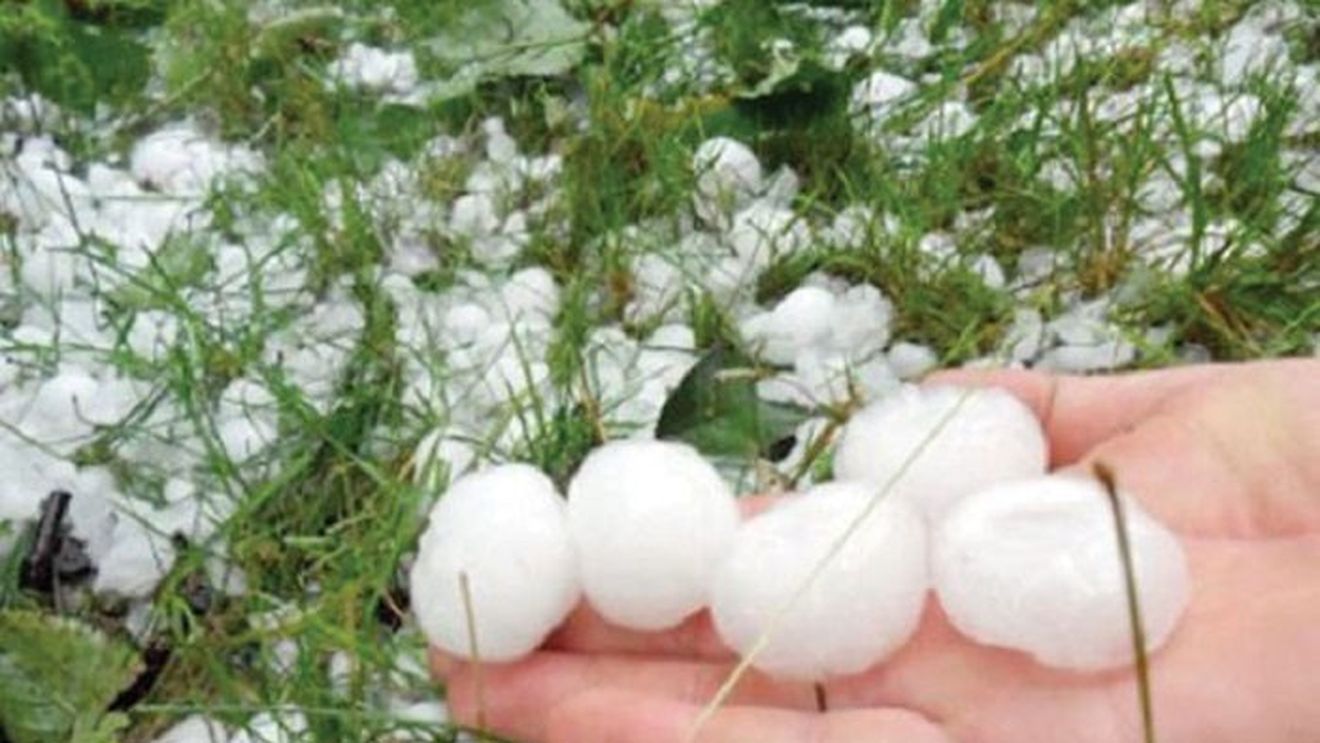 Cod roșu de vijelii și grindină în județul Bacău - avertizare imediată a meteorologilor