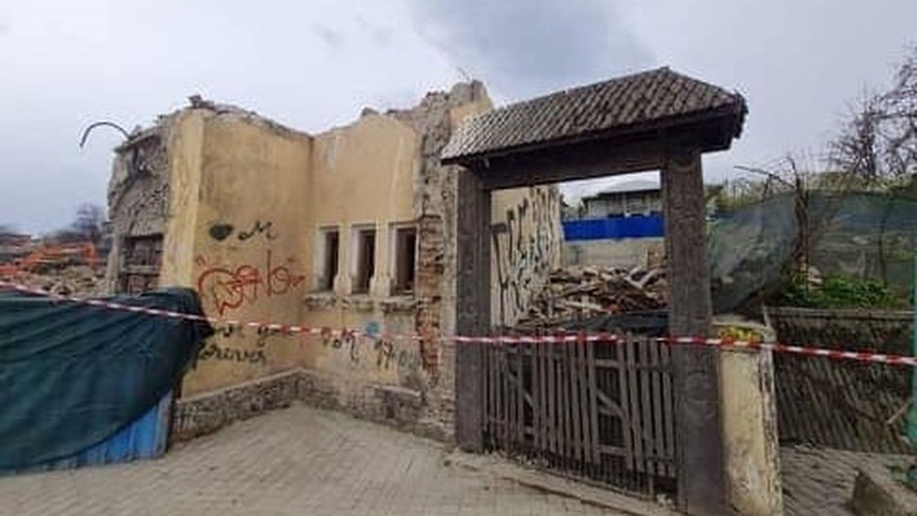 Prefectul de Iași, după demolarea Hanului Trei Sarmale: Am dispus realizarea unor verificări ample de către mai multe instituţii deconcentrate / Haosul din zona de urbanism din municipiul Iaşi trebuie să înceteze