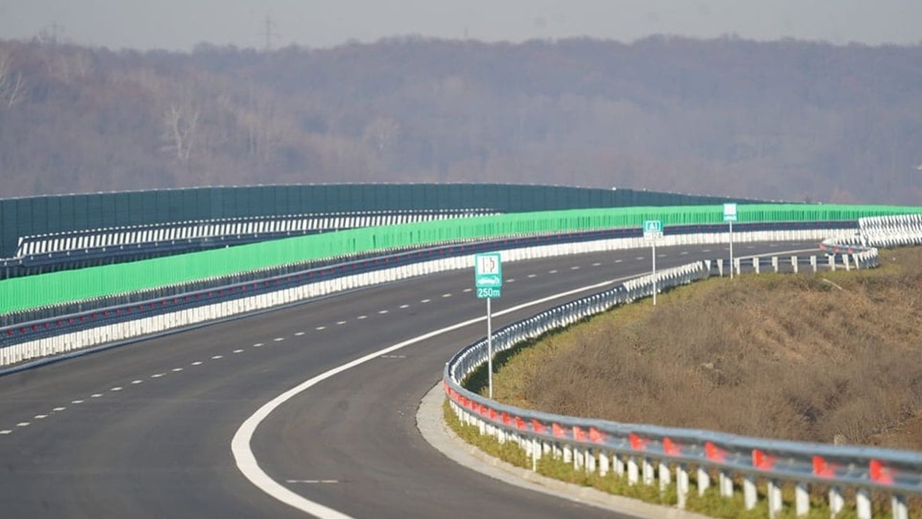 Ultimii 14,57 kilometri ai secţiunii 5 a autostrăzii Sibiu-Piteşti se apropie de finalizare / Circulaţia se va deschide în iunie
