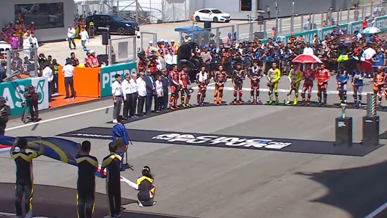 VIDEO Accident teribil la cursa Moto3 de la Sepang / Doi piloţi au fost transportaţi la spital