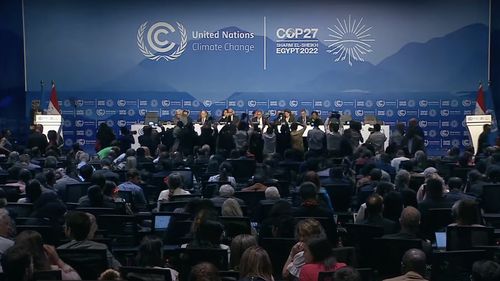 COP27: Acord privind crearea unui fond dedicat finanţării ţărilor sărace afectate de dezastre climatice