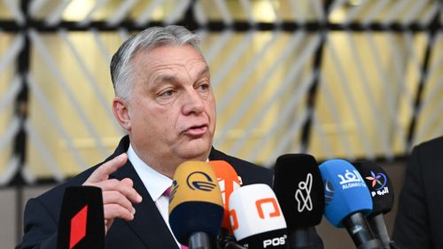 Premierul ungar Viktor Orbán spune că Ungaria nu iese din Uniunea Europeană dar totodată afirmă că UE se va destrăma singură din cauza haosului din conducere