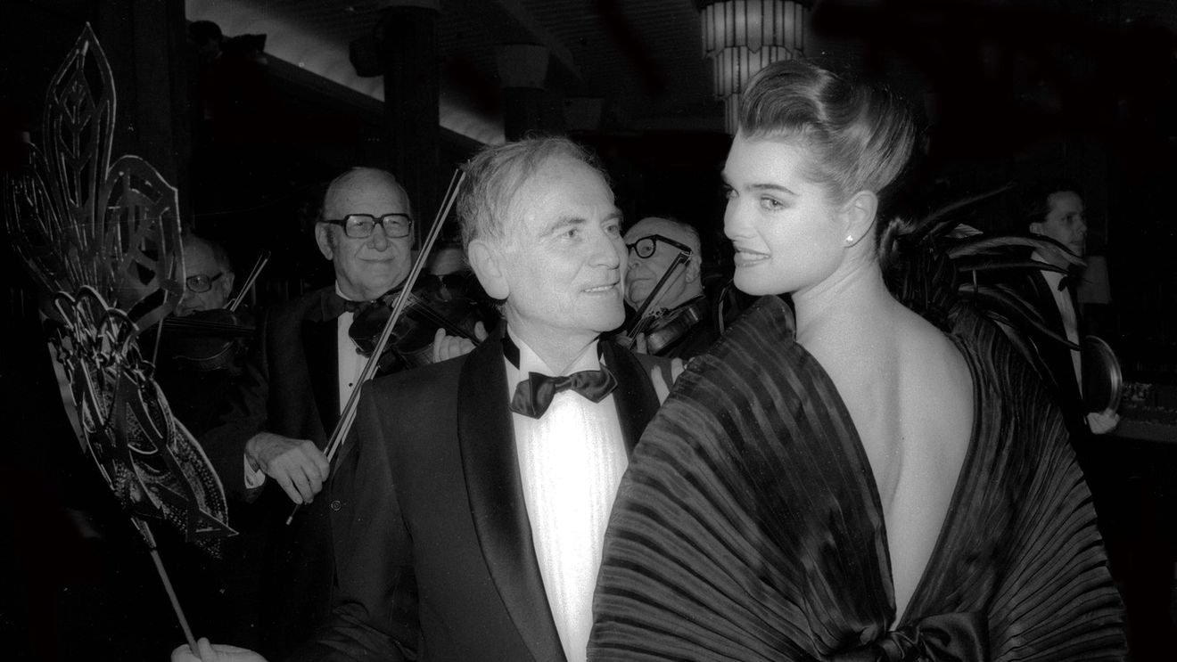 Pierre Cardin revine în atenție: Vânzare de arhivă, showroom la New York și susținerea noii generații de designeri