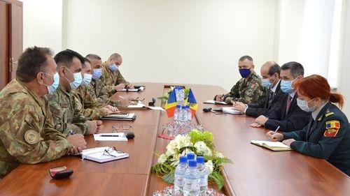 România instruiește militarii moldoveni