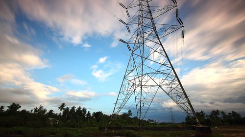 Ministrul Energiei: Una dintre principalele priorităţi este să investim în capacităţi de stocare a energiei electrice, produsă în exces în timpul zilei, care poate să fie stocată pentru a putea fi folosită între orele 6 şi 10 seara