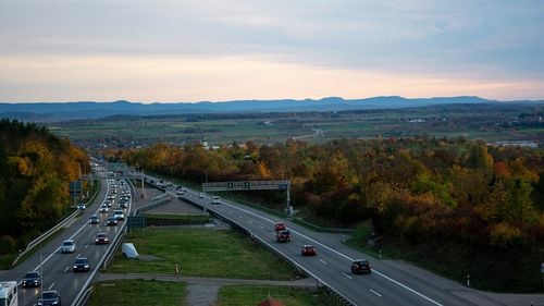 Ministrul german al Transporturilor, criticat de partenerii de coaliție și de ONG-uri de mediu, după ce a ameninţat  cu interzicerea condusului în weekend