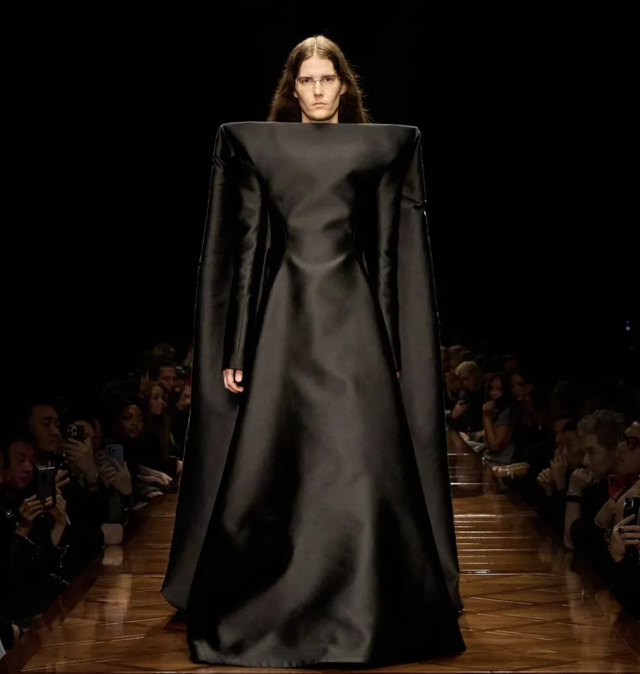 belenciaga, paris fashion week 2024, demna gvasalia, modă, case de moda de lux 