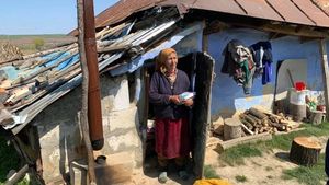 FOTO România ajută. O asociație din Negrești strânge alimente, produse de curățenie, jucării și cărți pentru satele nevoiașe din Vaslui
